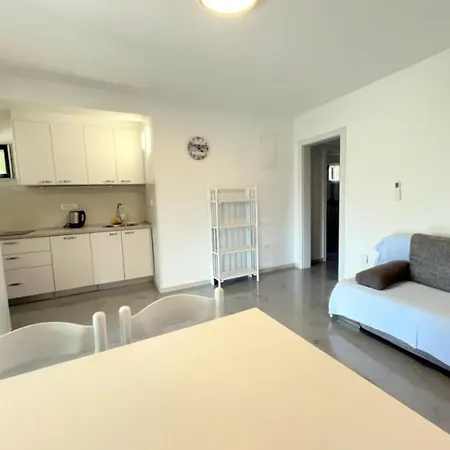 Apartman One Bedroom With Sea View 1 *