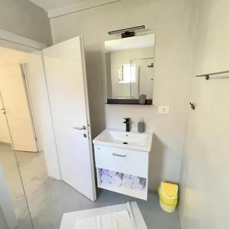 Apartman One Bedroom With Sea View 1 *